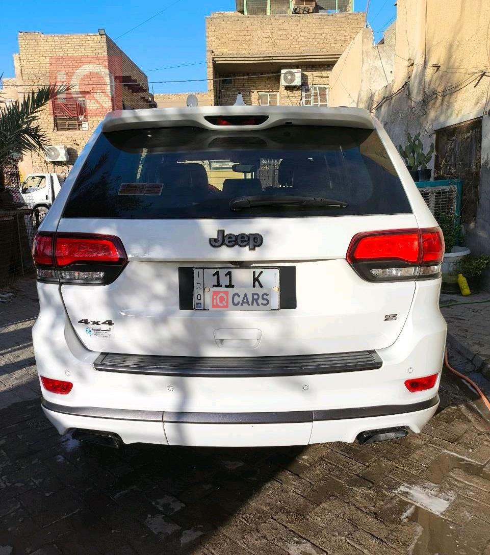 جیپ گراند شیرۆکی